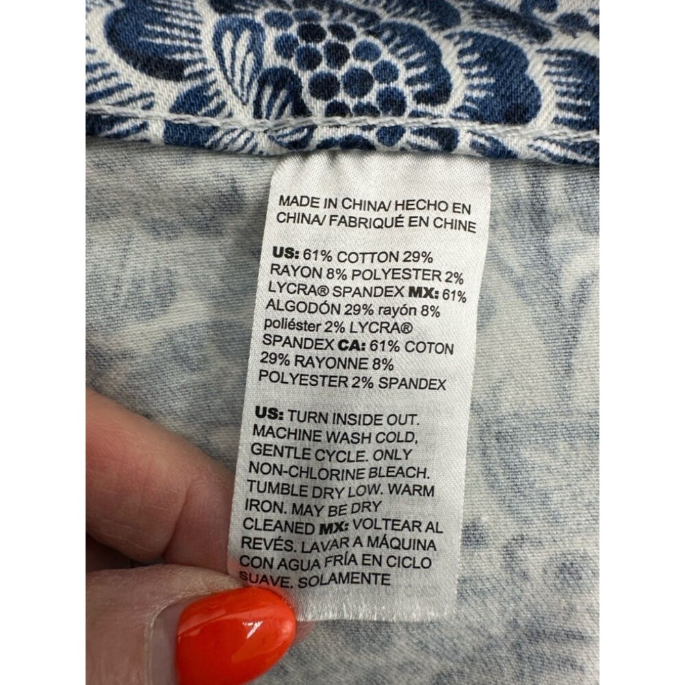 Chico's Skort Size 6 Navy and White Denim - Picture 8 of 11